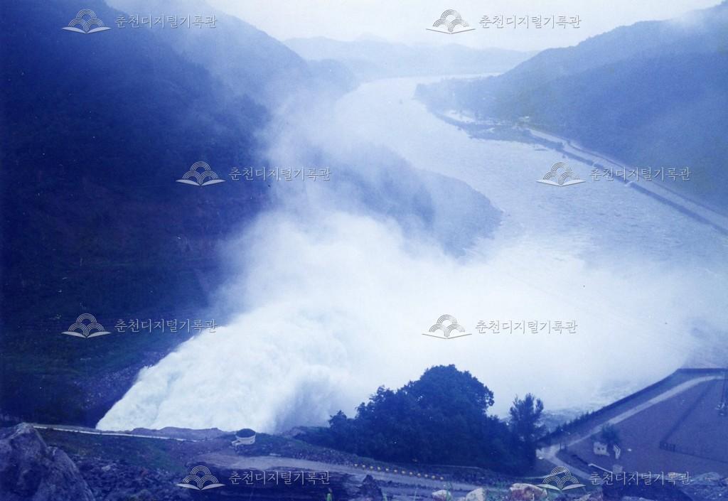 소양강댐 방류 사진 이미지