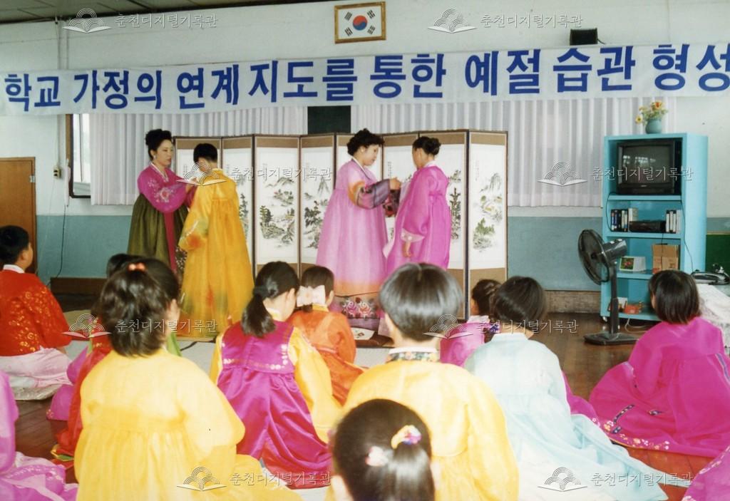 봉의초등학교 수업 사진 이미지