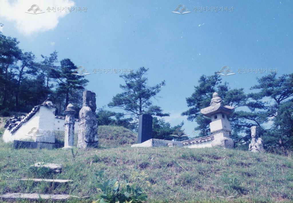 김우명 묘역 사진 이미지