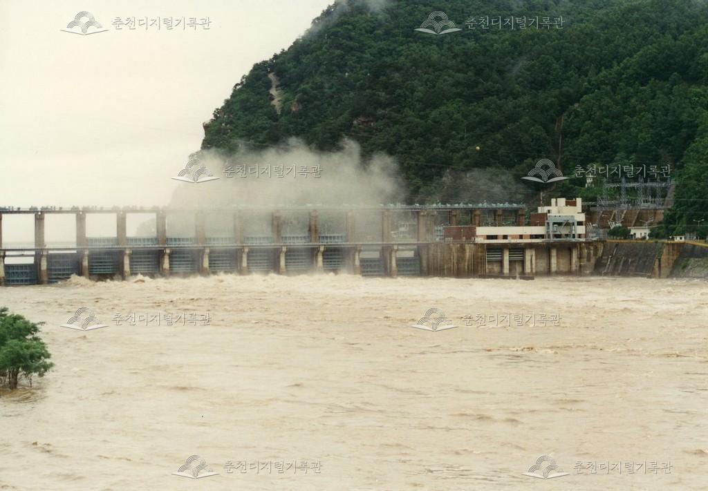 의암댐 방류 사진 이미지
