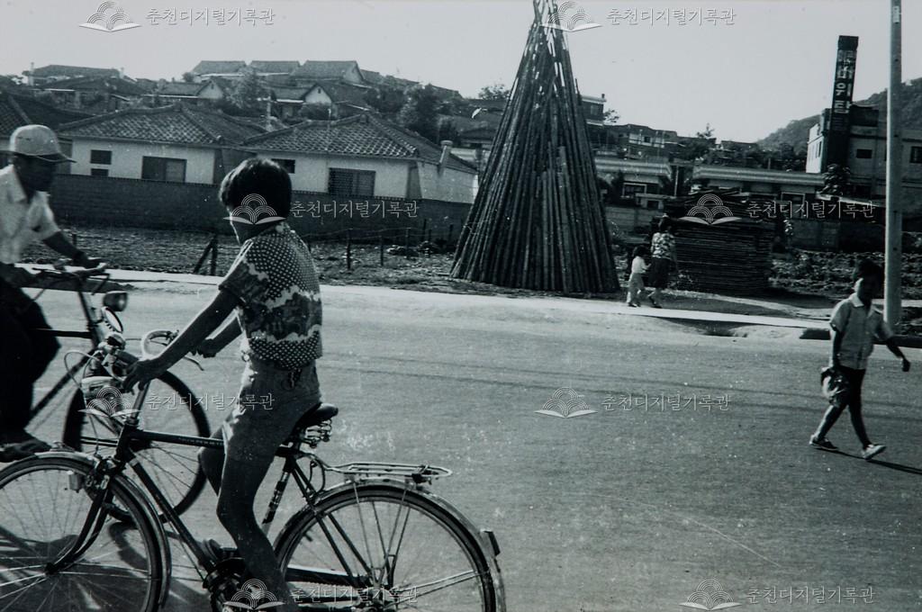 1970년대 효자3동 도로변 사진 이미지