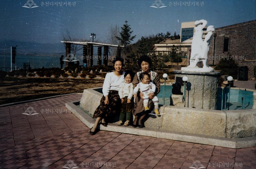 춘천시어린이회관과 안보회관 기념사진 이미지