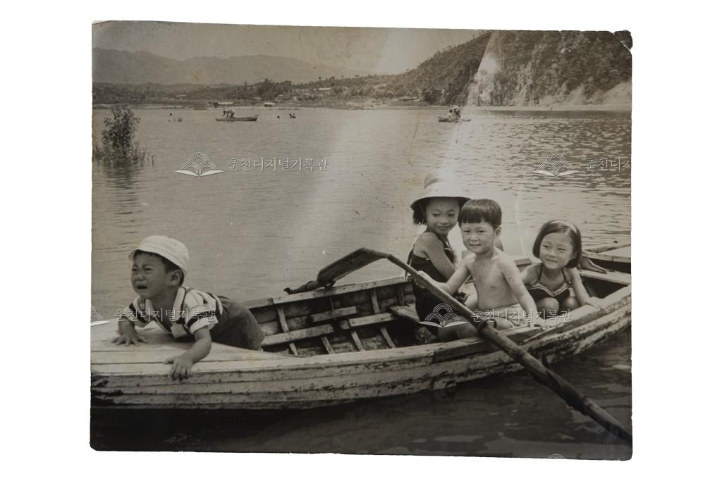 1960년대 소양강 뱃놀이 사진 이미지