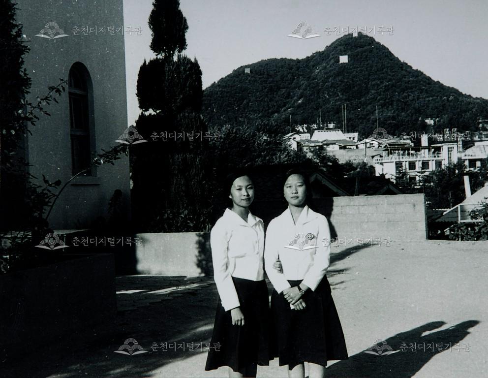 1975년 춘천제일교회 기념사진 이미지