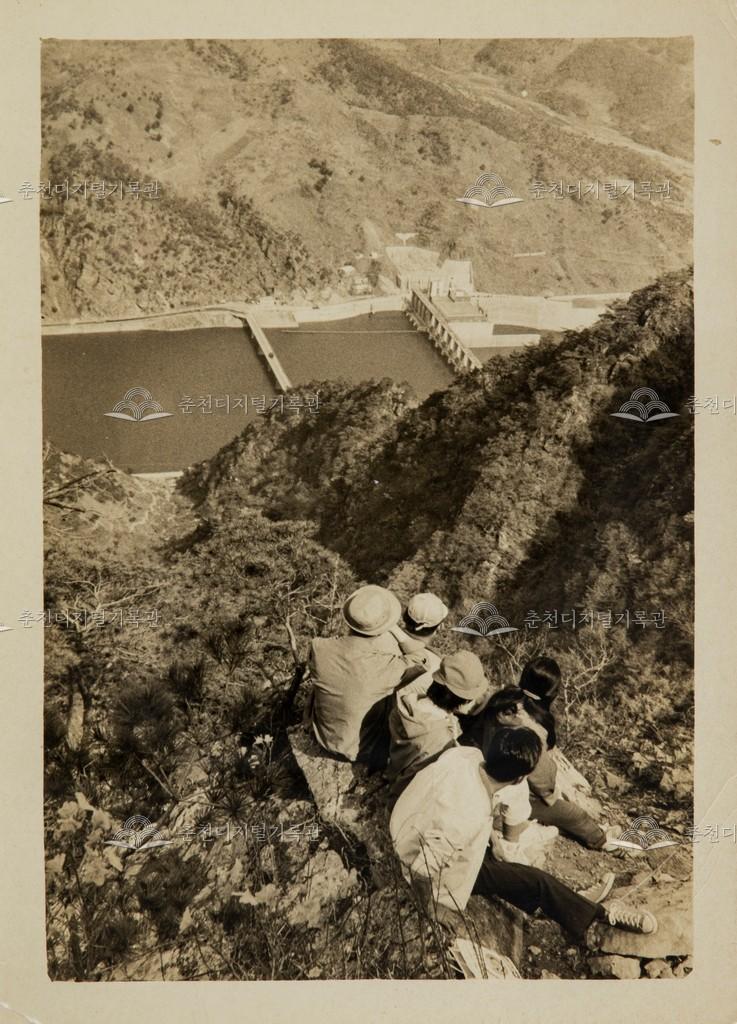 1970년대 삼악산에서 본 의암댐과 신연교 사진 이미지