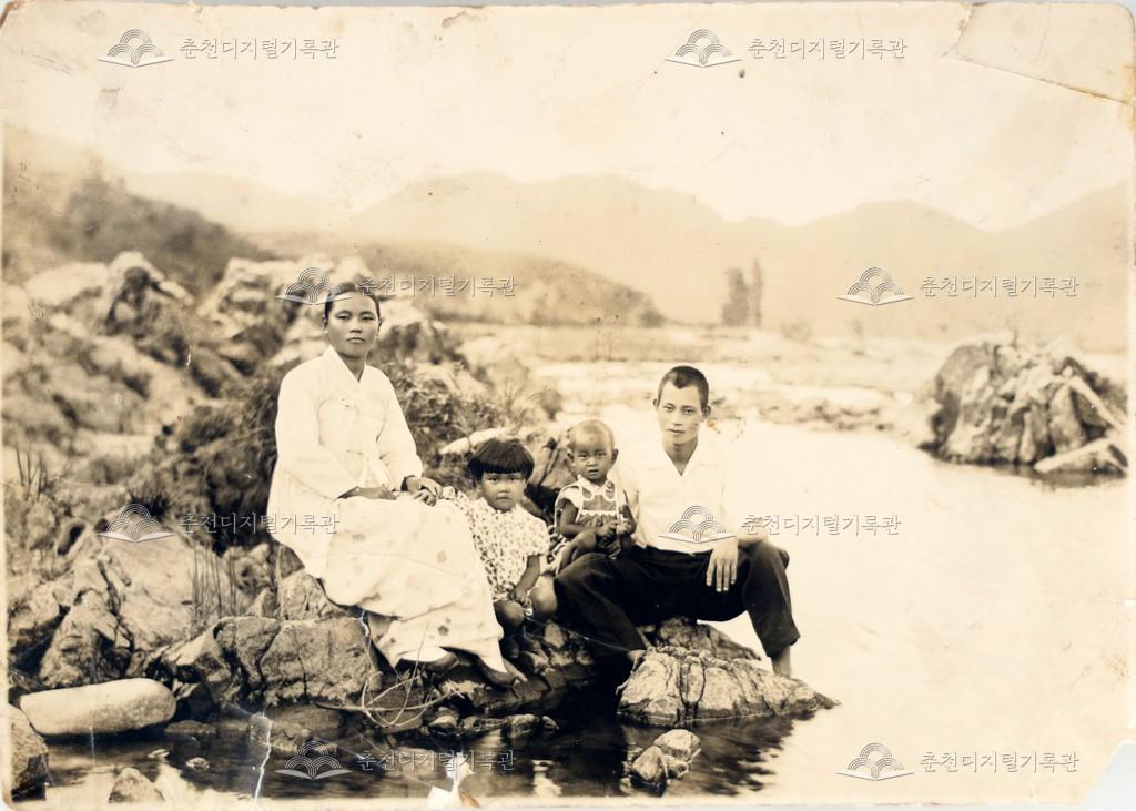 소양강변 가족사진 이미지