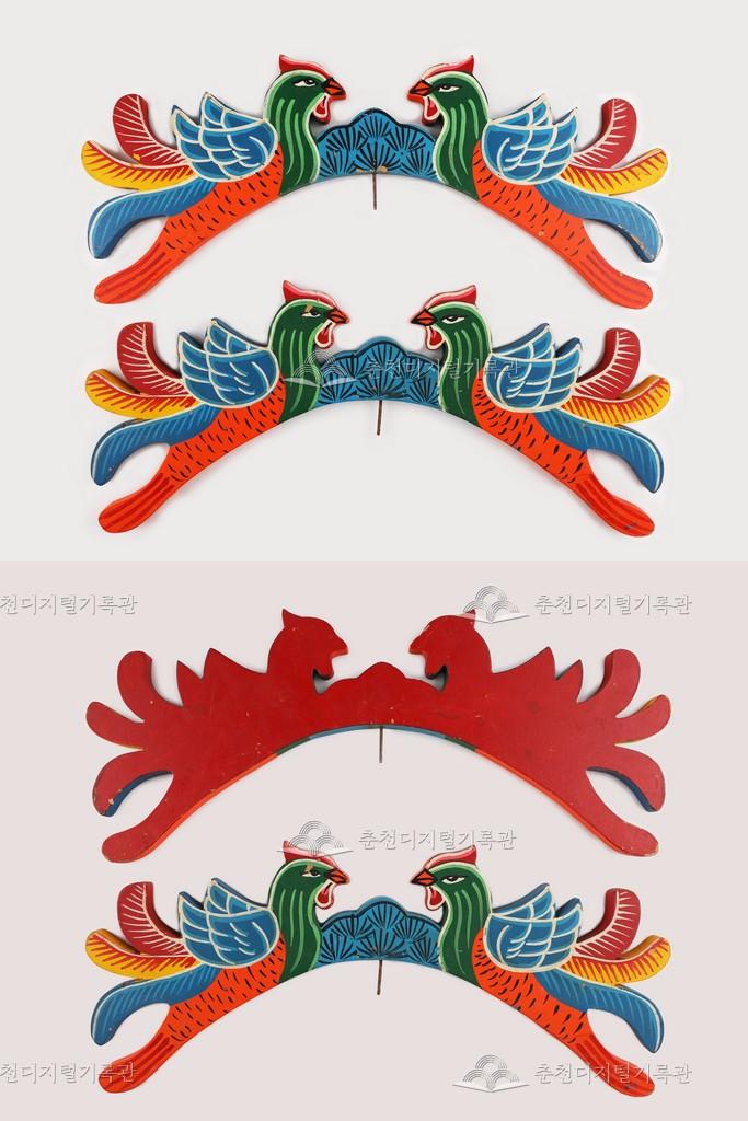 상여장식_새 두 마리가 연결된 형태 이미지