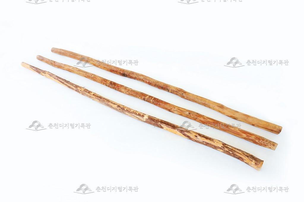 횡목(상여꾼이 어깨에 메기 위해 장강 밑에 추가한 나무) 이미지