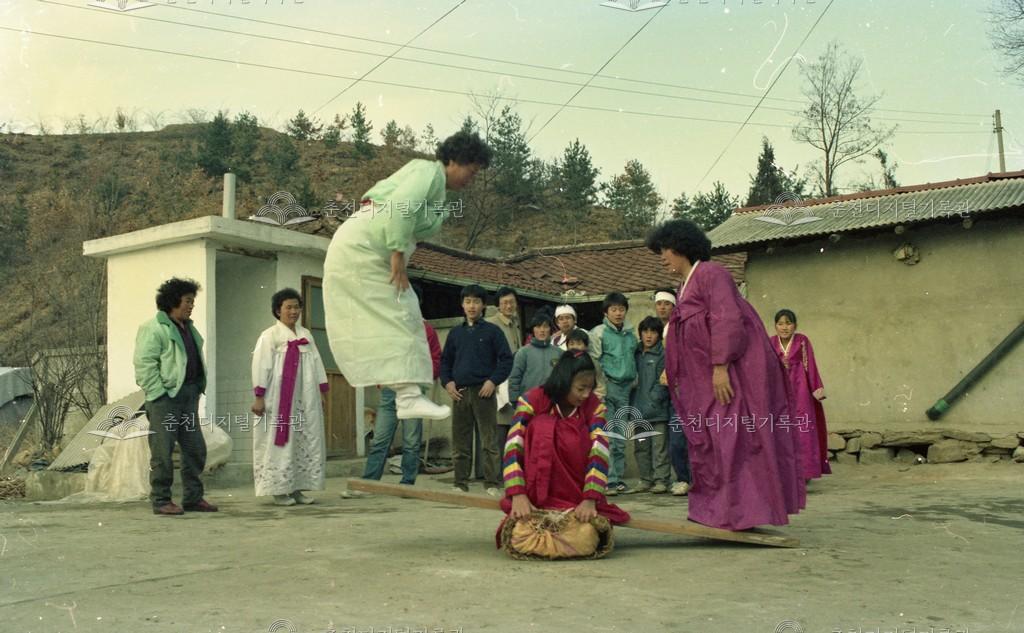 널뛰기 모습 이미지