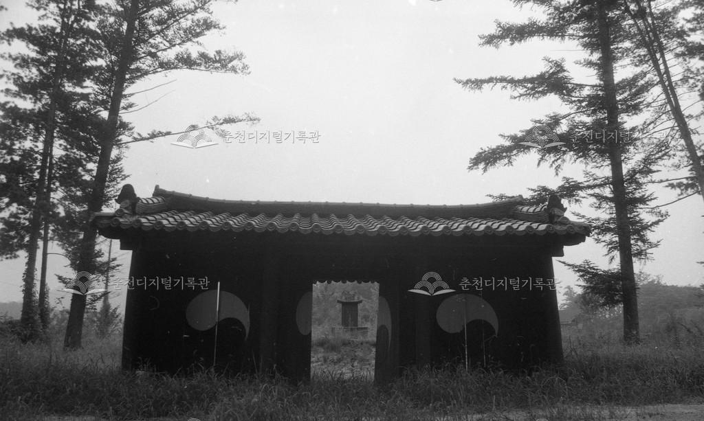 동면 만천리 숭덕단 입구 이미지