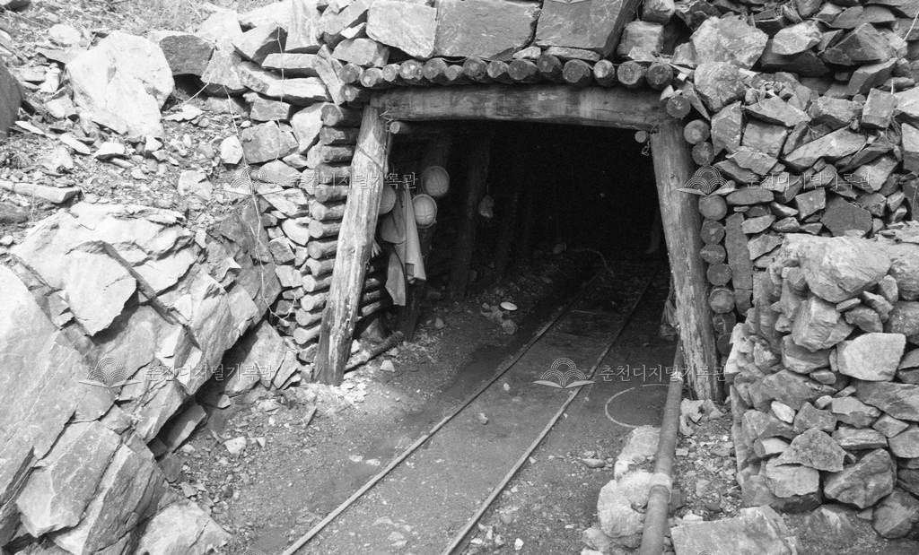 동면 월곡리 옥광산 갱도 이미지