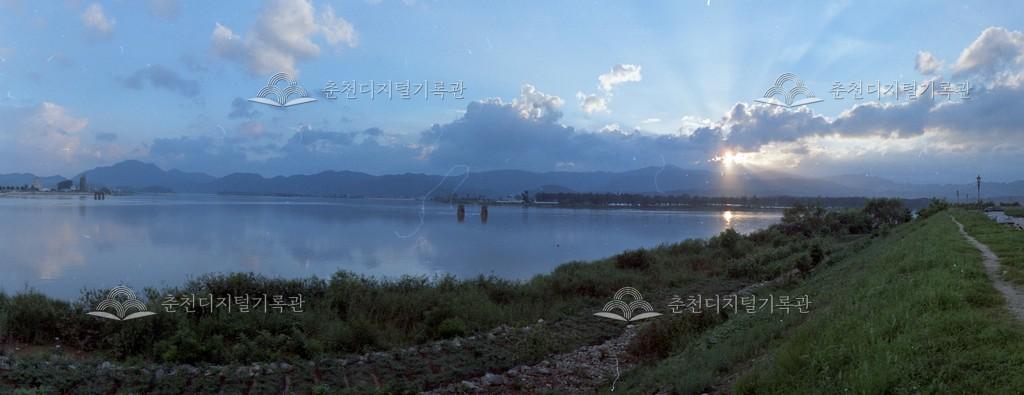 우두동에서 바라본 의암호 낙조 이미지