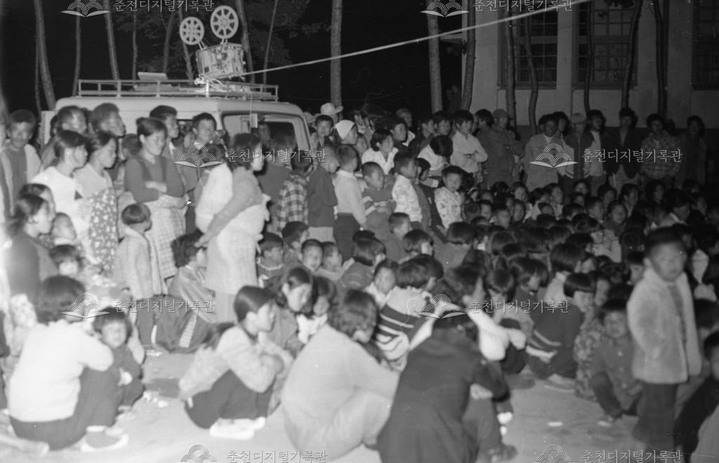 1980년대 북산면 이동홍보 영화상영 이미지