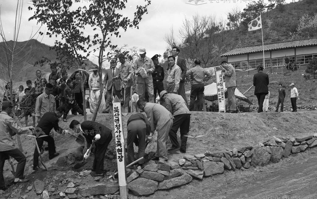 1980년대 북산면 청사 기공식 모습 이미지