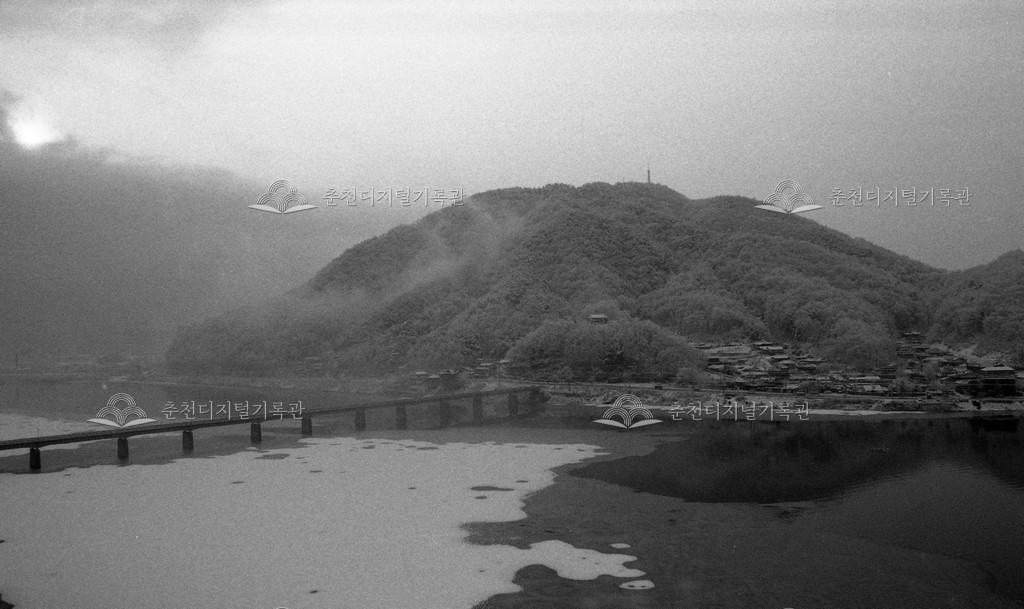 1990년대 소양1교와 봉의산 이미지