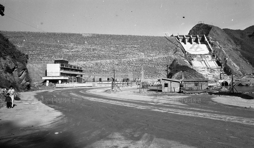 1970년대 소양강댐 공사 현장 이미지