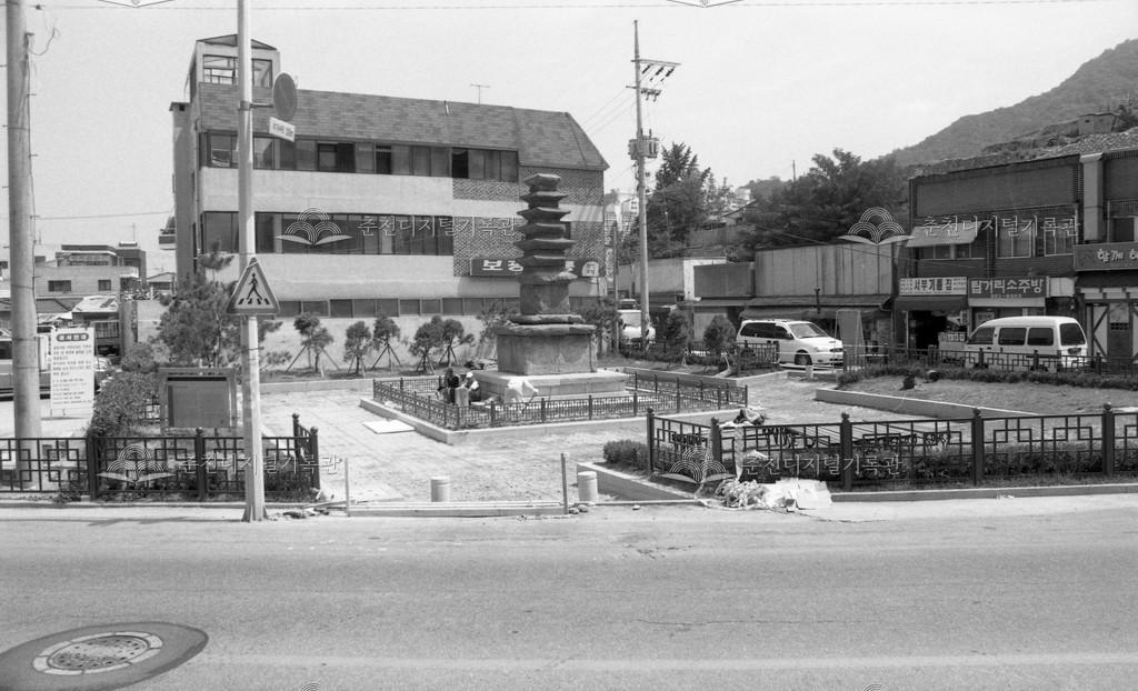 1990년대 춘천 칠층석탑 이미지