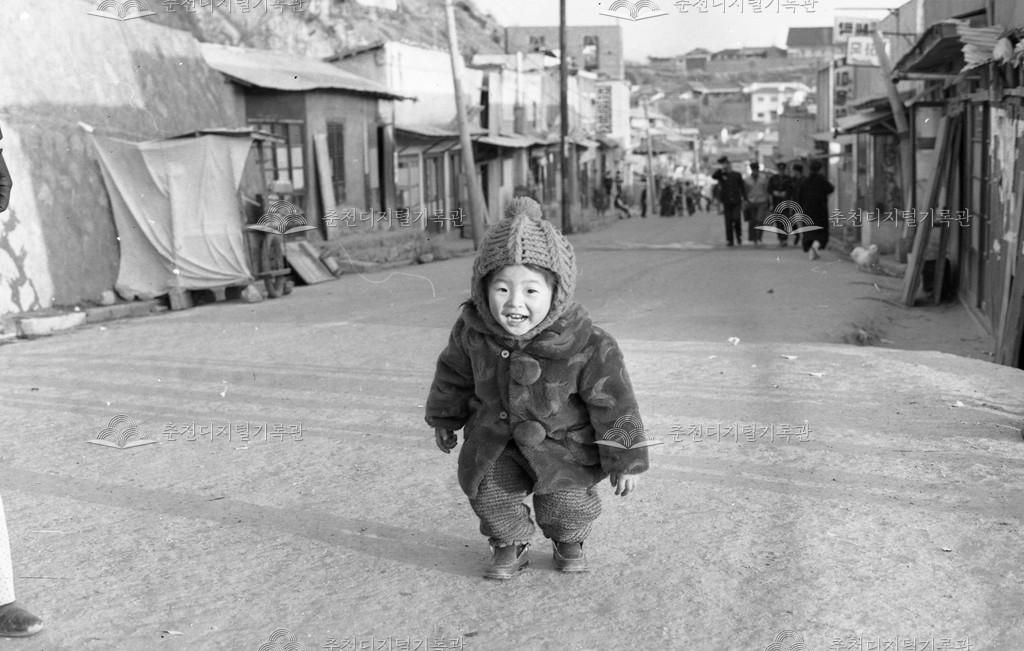 1970년대 소양로 사창고개 이미지