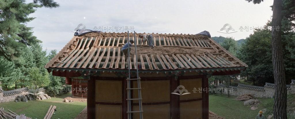 1990년대 장절공 신숭겸 묘역 지붕 개수 이미지