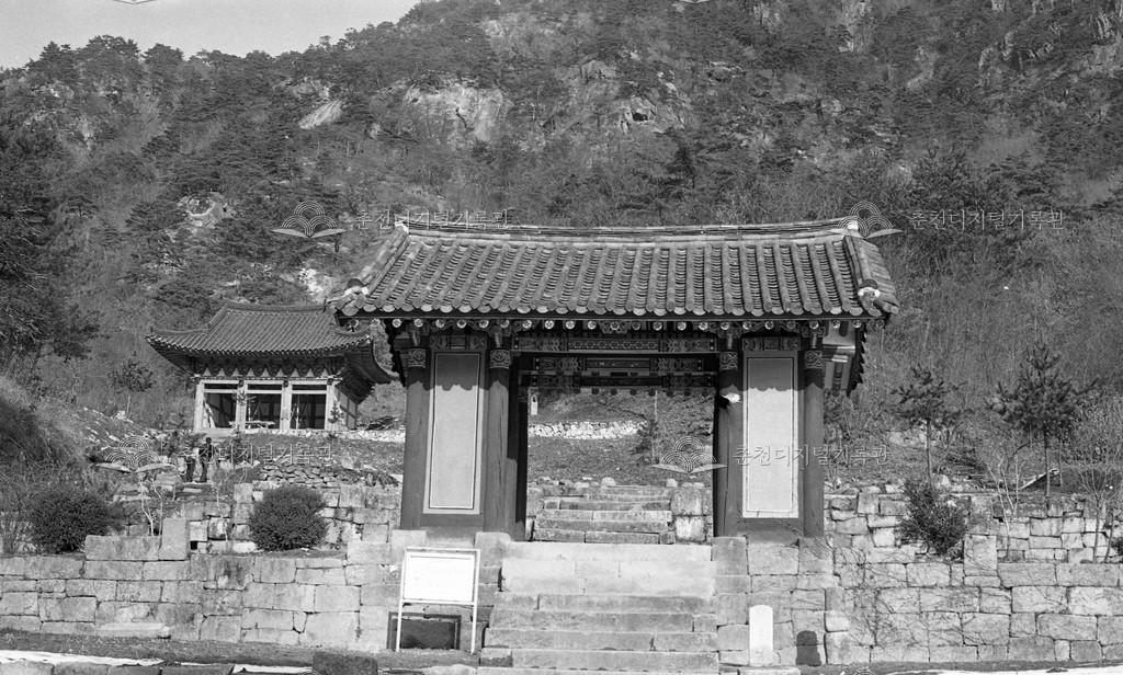 1970년대 청평사 회전문 이미지