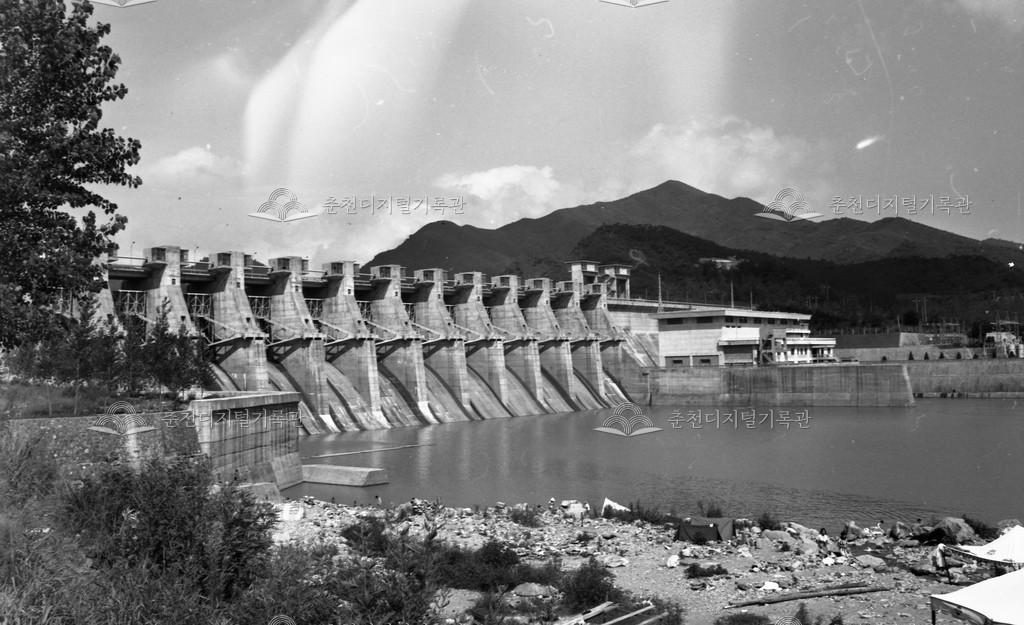 1970년대 춘천댐 원경 이미지