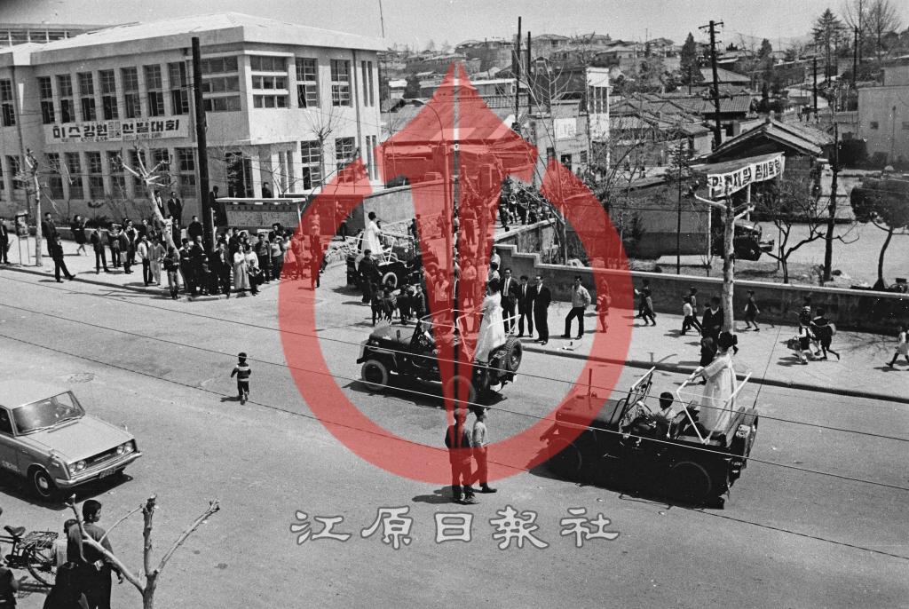 69년 미스강원 입상자 시가행진 이미지