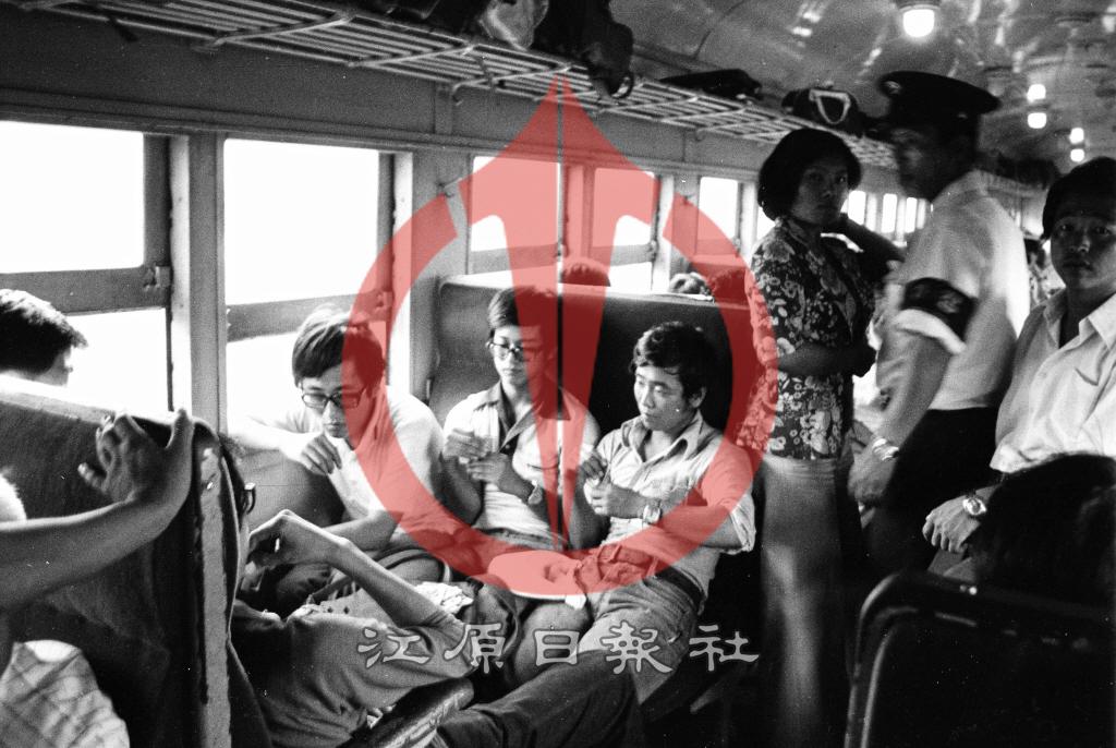 경춘선 열차 승객 이미지