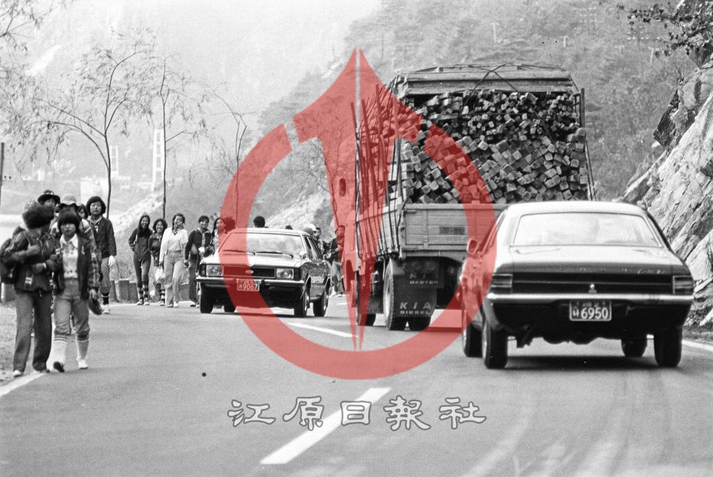 삼악산 경춘국도 행락객 이미지