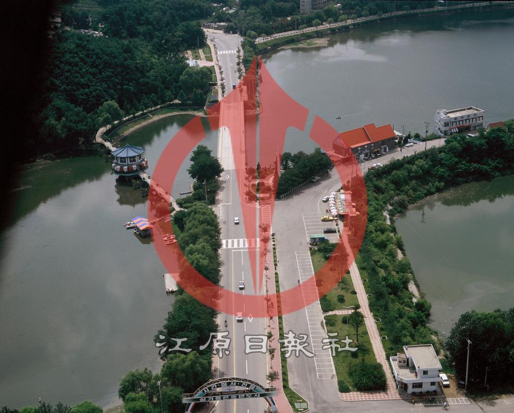 공지천 팔각정과 공지로 이미지