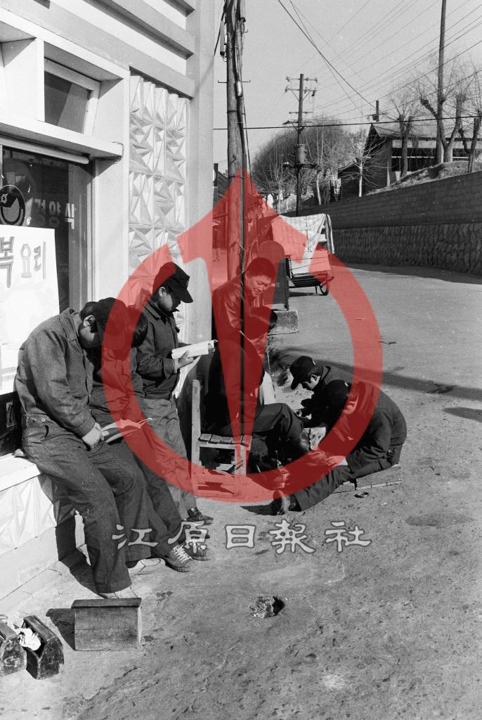 거리의 구두닦이 이미지