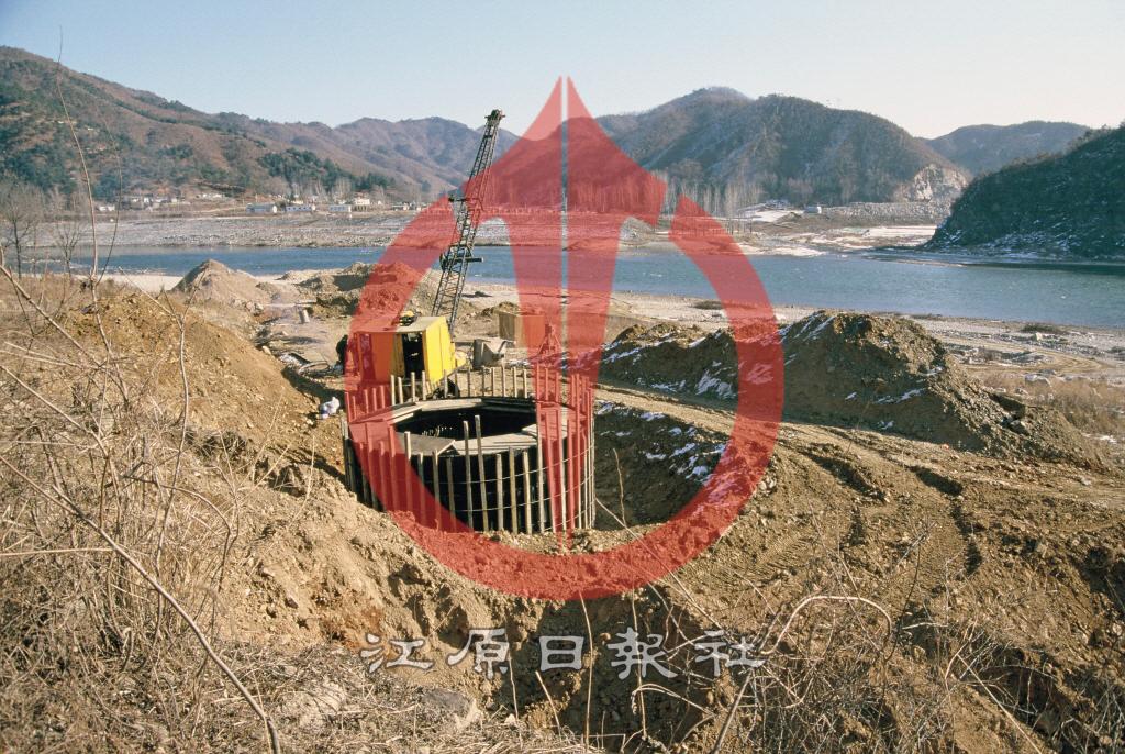 경춘국도 4차선 교량공사 이미지