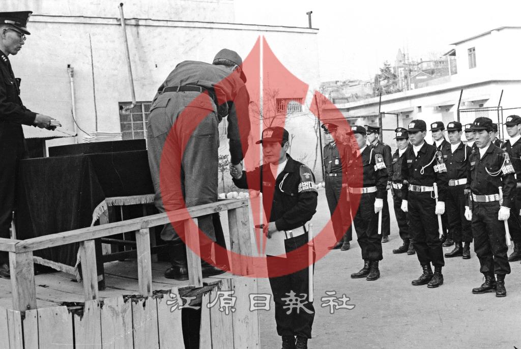 방범대원 임용식 이미지