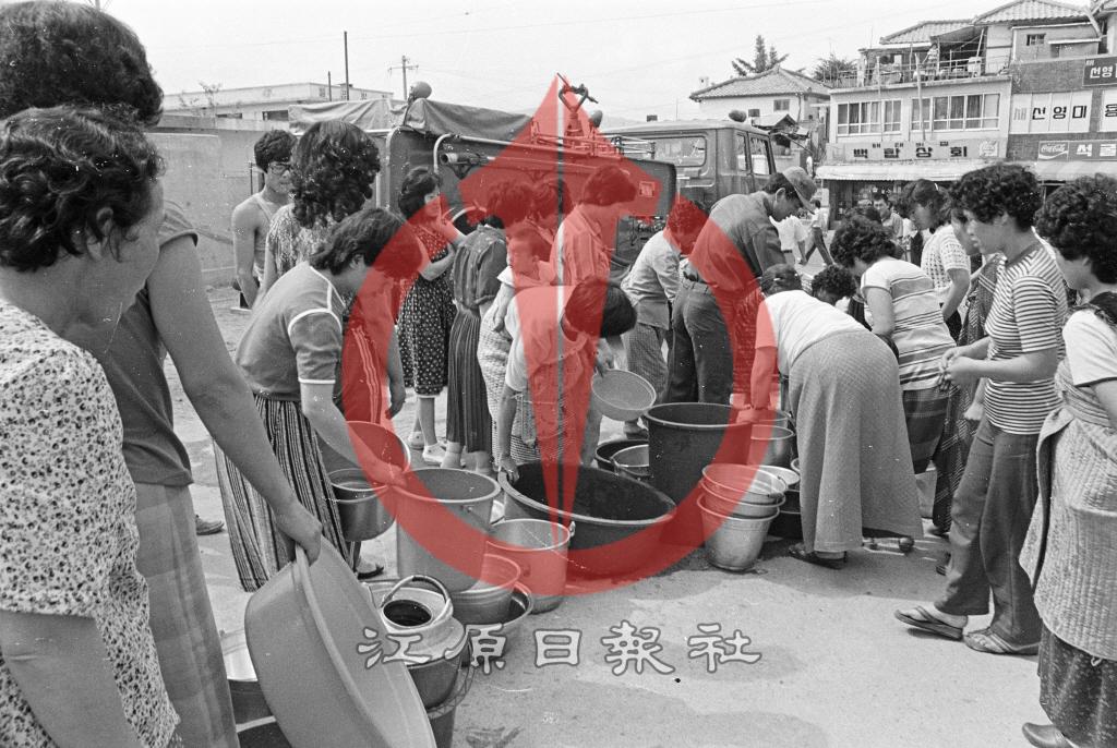 소방차 식수공급 이미지