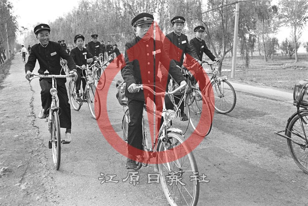 자전거 등교 고교생 이미지