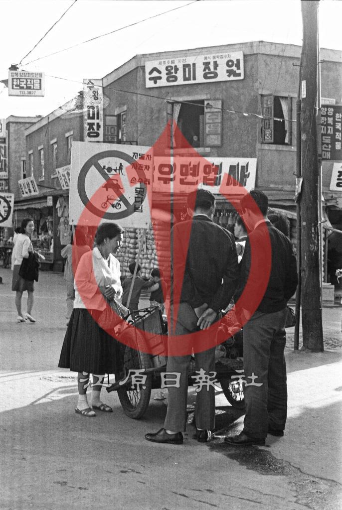 명동거리 입구 이미지