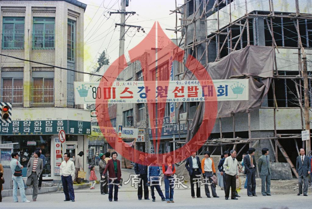 명동입구 시민 이미지