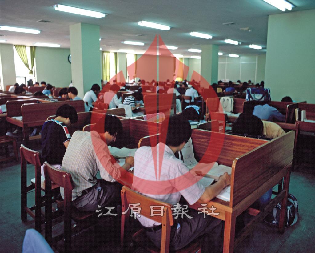 강원대학교 중앙도서관 이미지