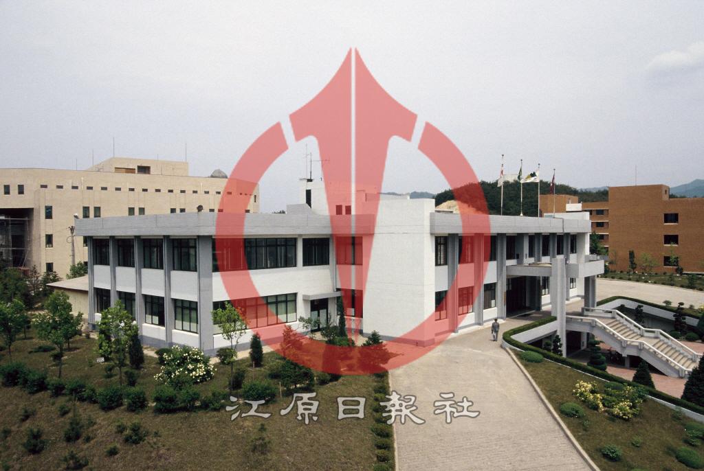 강원대학교 본관 이미지