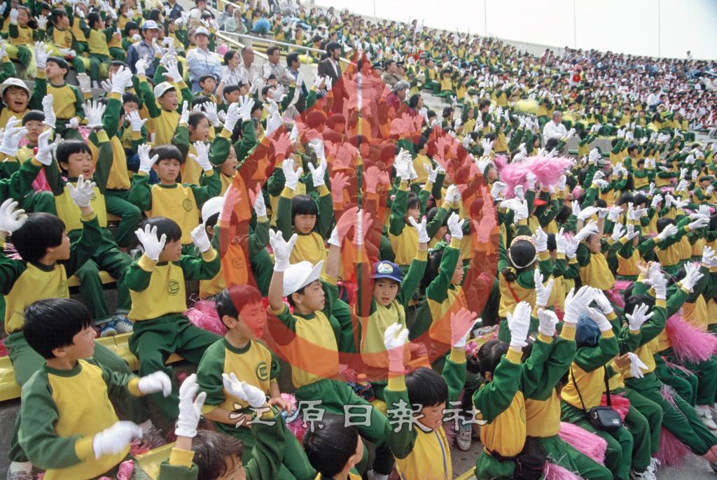 강원도소년체육대회(도소년체전) 개막식 응원단 동춘천국교생 이미지