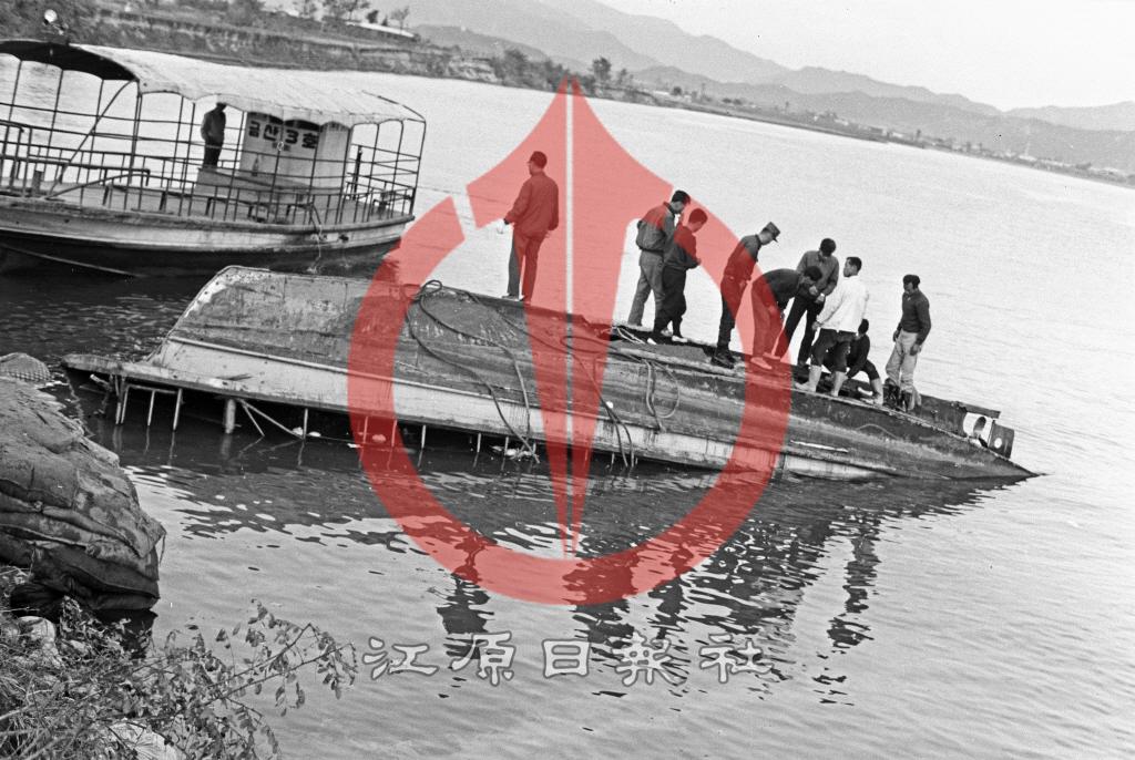 서면 금산2호 나룻배 전복사고 이미지