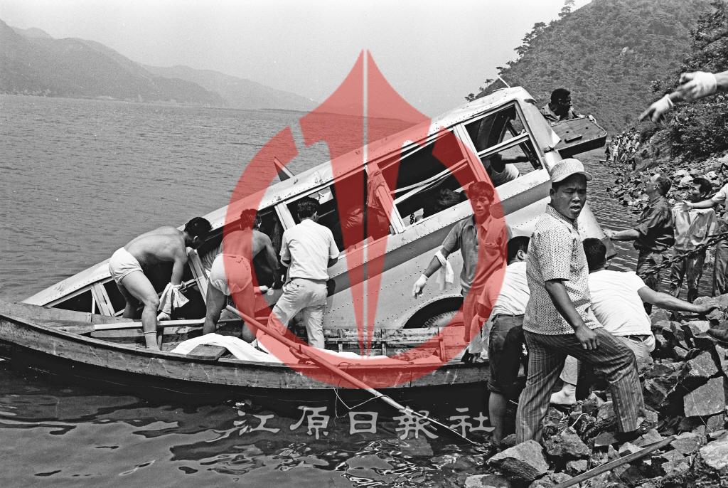 의암호  버스추락사고 이미지