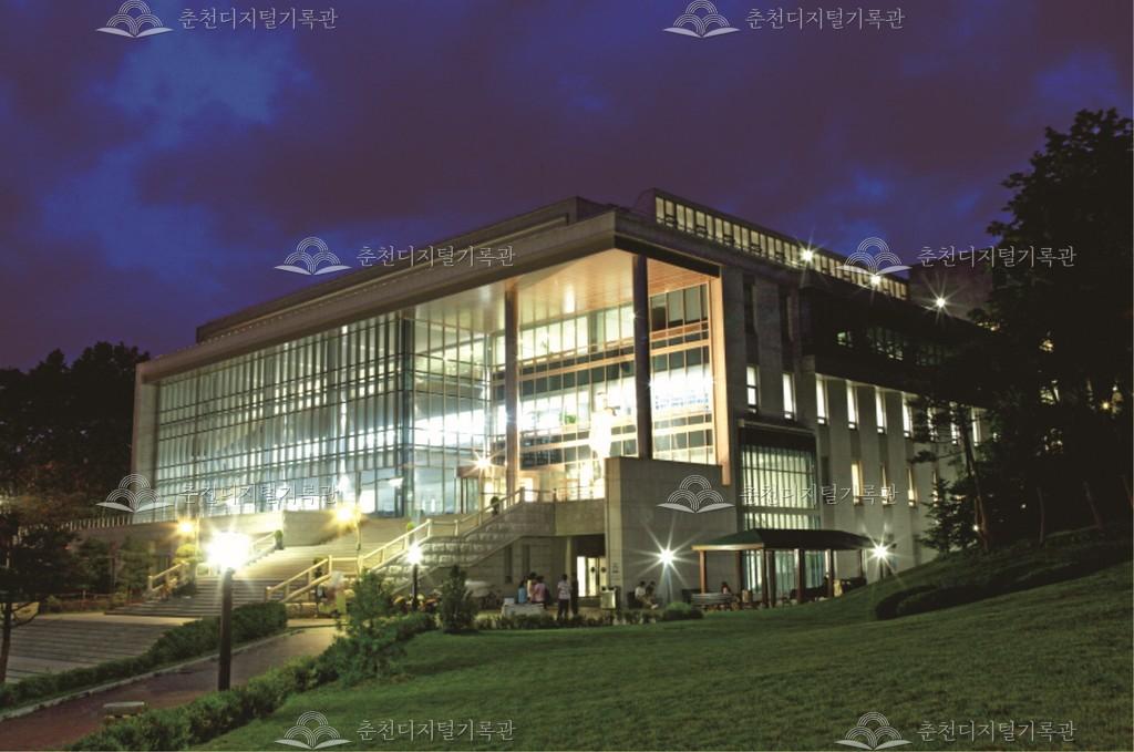 일송기념도서관 야경 이미지