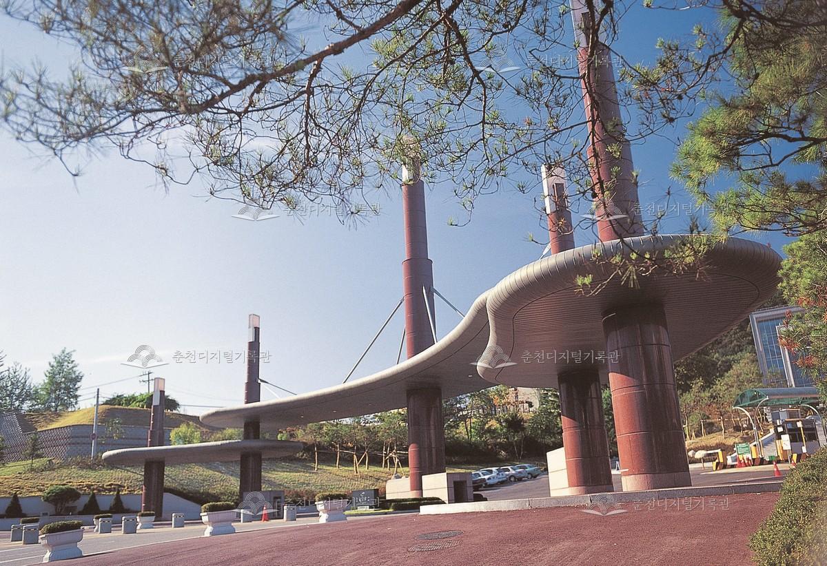 한림대학교 정문 이미지