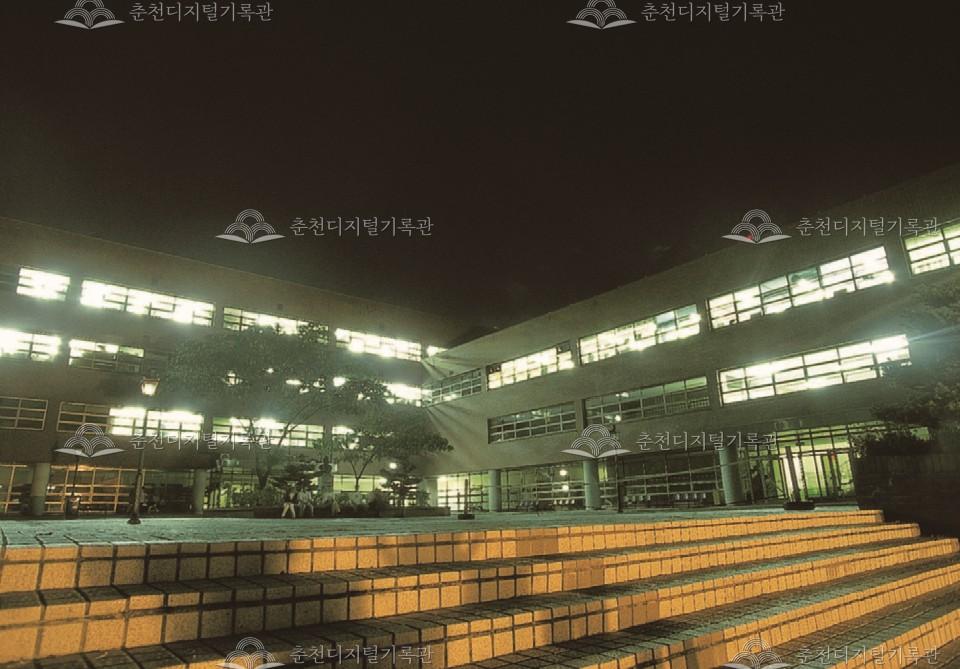 한림대학교 의학관 야경 이미지