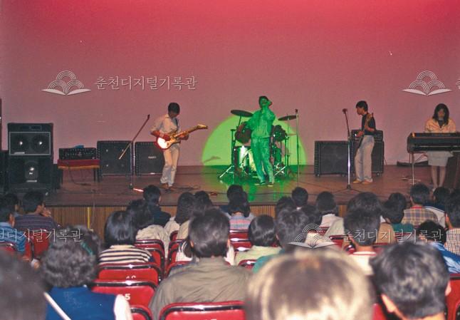 한림대학교 개교기념 교내 학생 축제 이미지