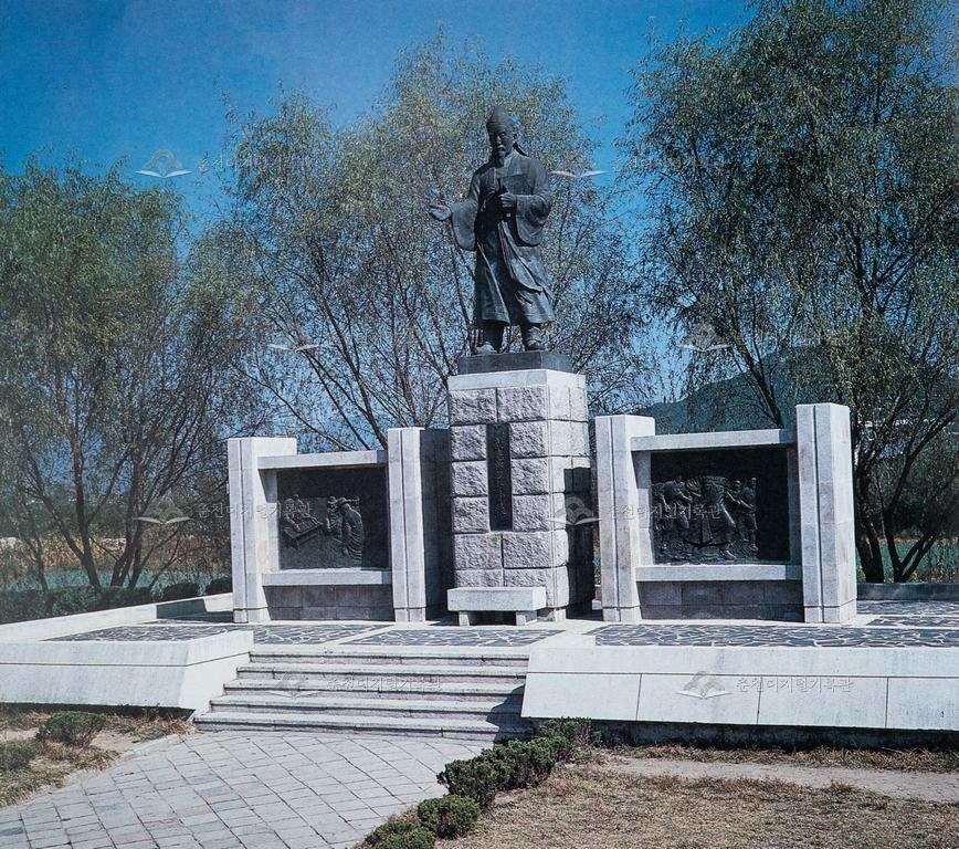 의암 류인석선생 동상 이미지