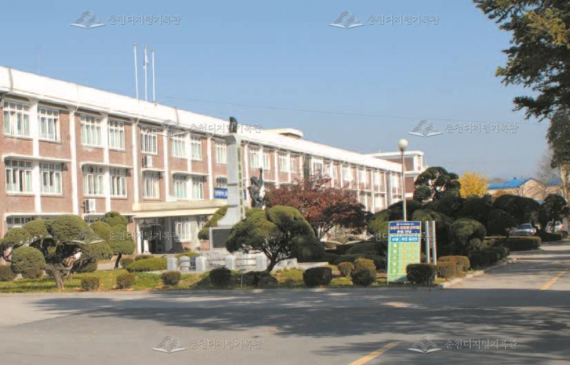 1947년 개교 당시의 춘천농업대학 건물(현재 강원생명과학고) 이미지