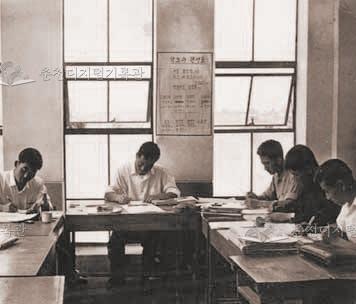 강원대학교 학보사 편집실 이미지