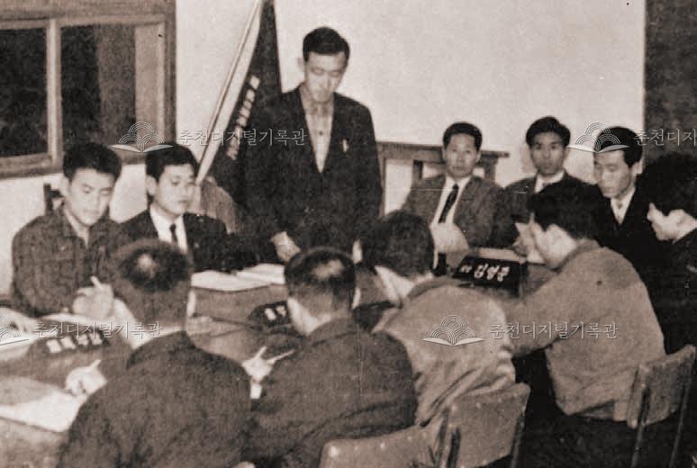 춘천대학 집행부 회의 이미지