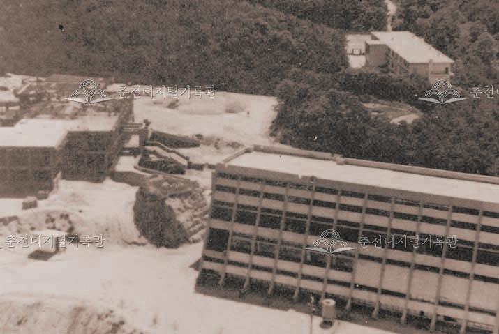 신축 중인 강원대학교 대학본부 이미지